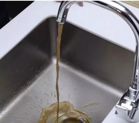 原來(lái)自來(lái)水管的污垢雜質(zhì)是這樣被清除的